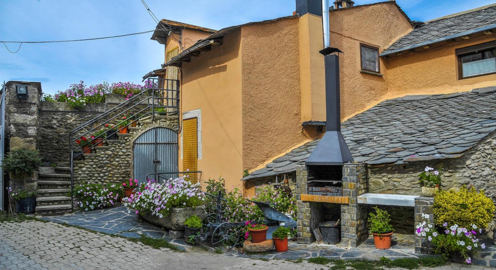 Cal Pascual Pension Les Pereres Buitenkant foto